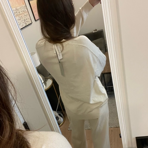 Aritzia Cotton-Cashmere Cream Sweater - Picture 3 of 11